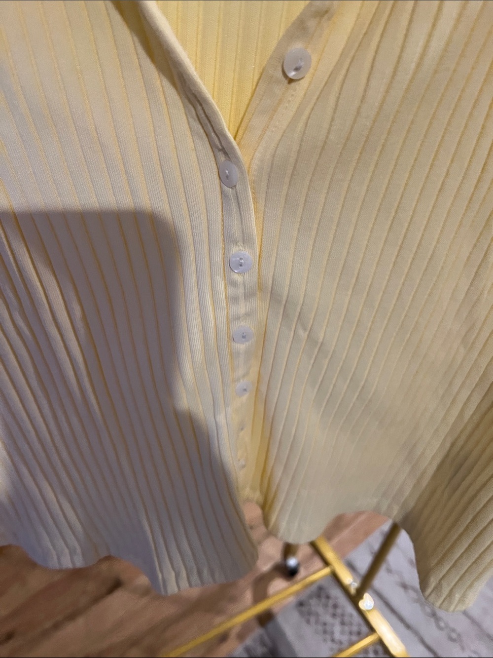 Old Navy Pale Yellow Ribbed Button-Front Collared Top - Picture 3 of 3